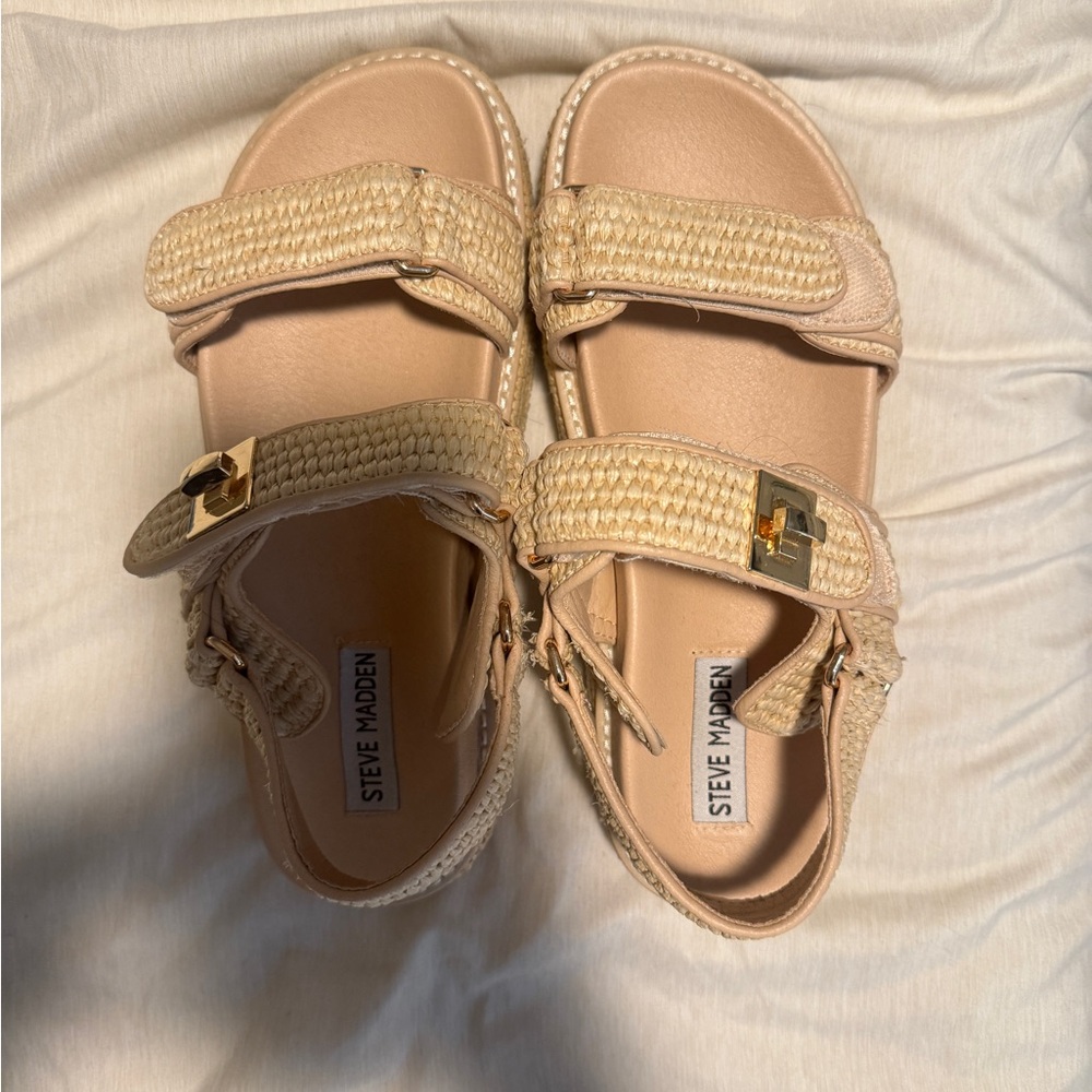 Steve Madden Kids Beige Sandals with Gold Buckle